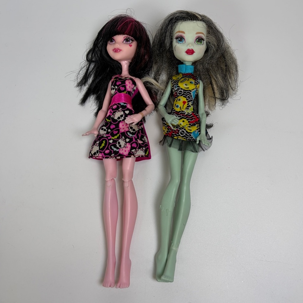 Monster High Draculaura Skull Print Dress & Frankie Stein Emoji Dolls Mattel - Picture 2 of 11